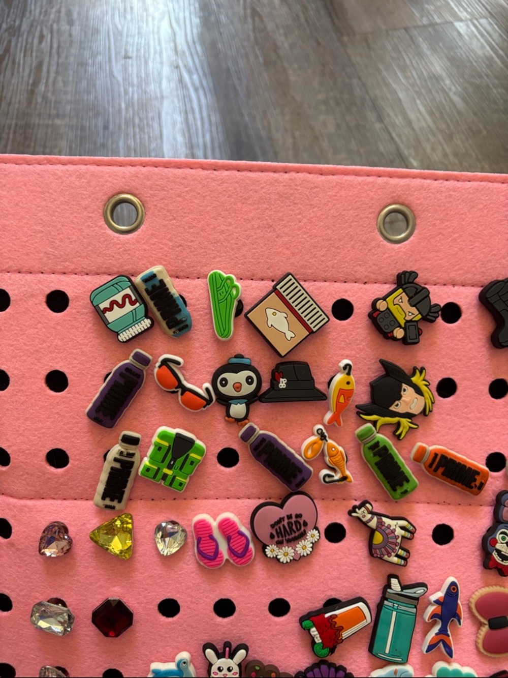 98 croc charms with Felt Display Board for holding - Picture 6 of 7